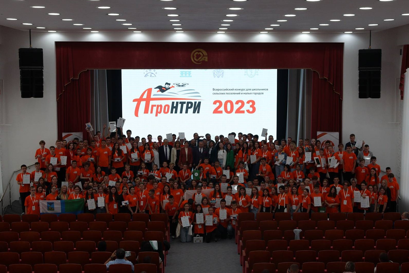 Директор ВНИВИП приняла участие в церемонии награждения школьников конкурса «АгроНТРИ-2023»